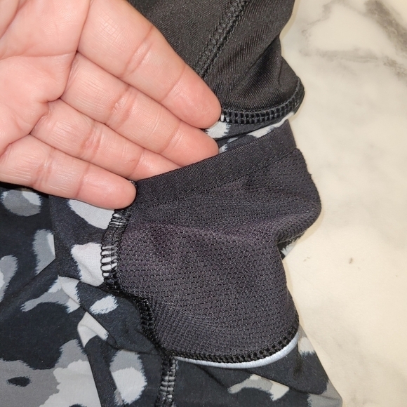 ATHLETA LEOPARD READY SET GO SHORT BLACK GREY WHITE SIZE M - Picture 13 of 16
